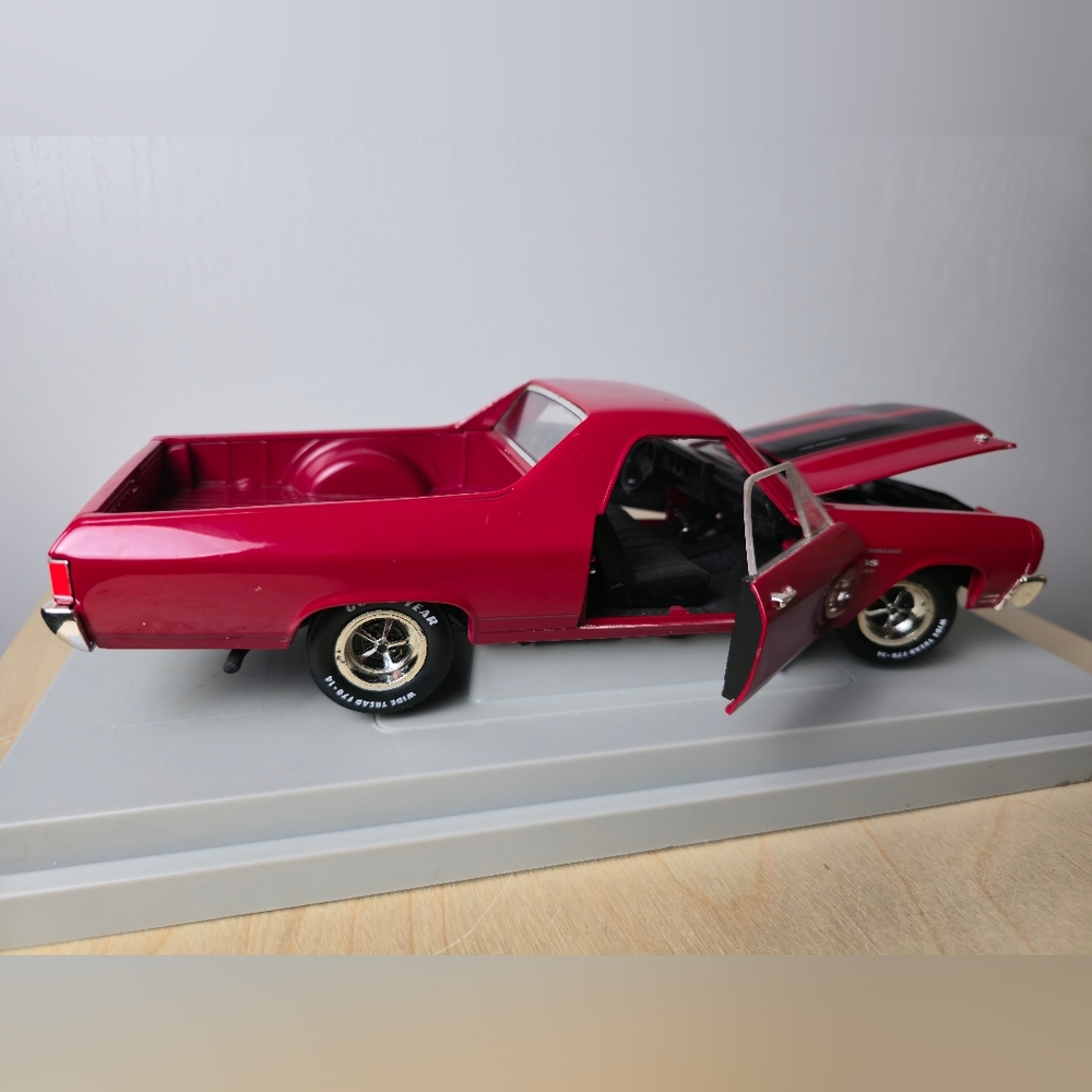 American Muscle '70 El Camino SS454 Model Car - Picture 11 of 16
